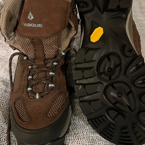 Vasque Womens Hiking Boots - Picture 1 of 2